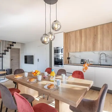 Brp Center, Floor Luxurious Ii, 4 Bedrooms+3 Bathrooms