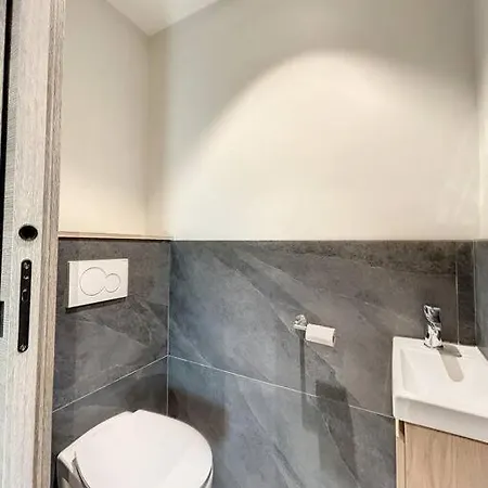 Brp Center, Floor Luxurious Ii, 4 Bedrooms+3 Bathrooms *